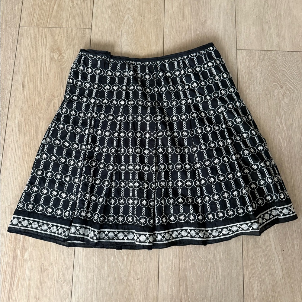 Max Studio Black and White Pleated Geometric Mini Skirt Sz 12